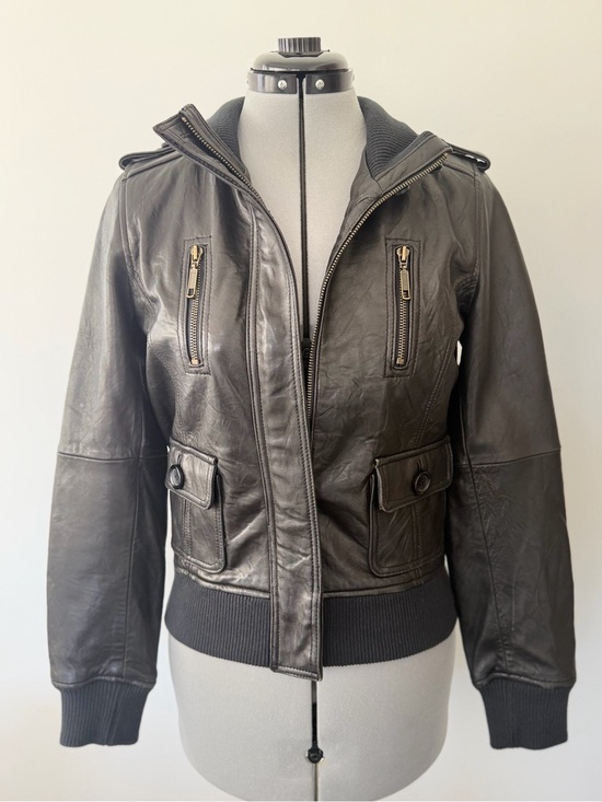 Heritage Jackets & Blazers - Heritage - Women’s Black Leather Bomber Jacket with Rib Knit Collar - size Med